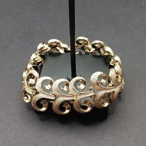 Kramer Vintage Swirl Link ĺ Goldtone Bracelet Excellent‎ Pre-Owned Condition